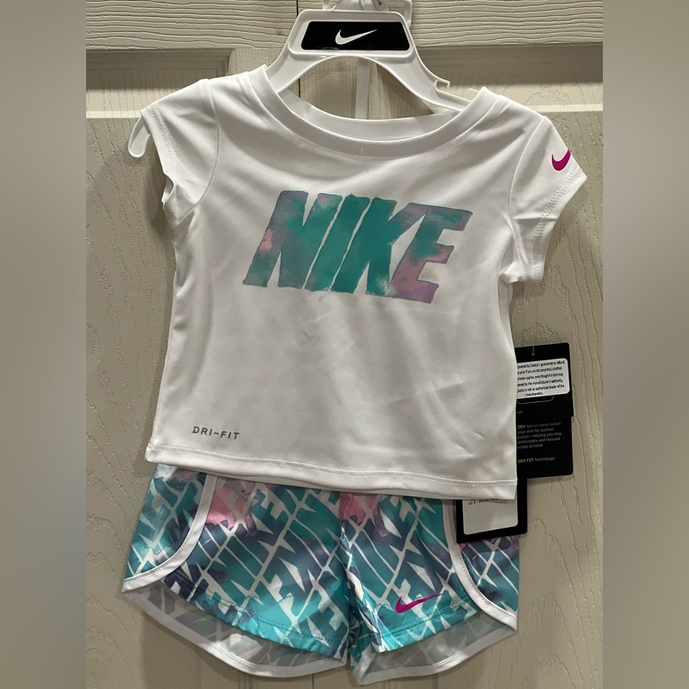 New 2 piece Nike girls set